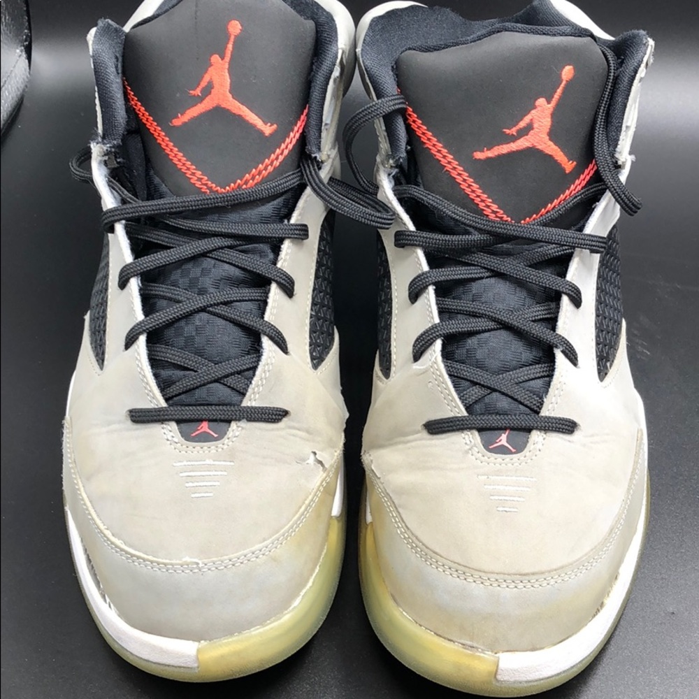 AIR JORDAN
